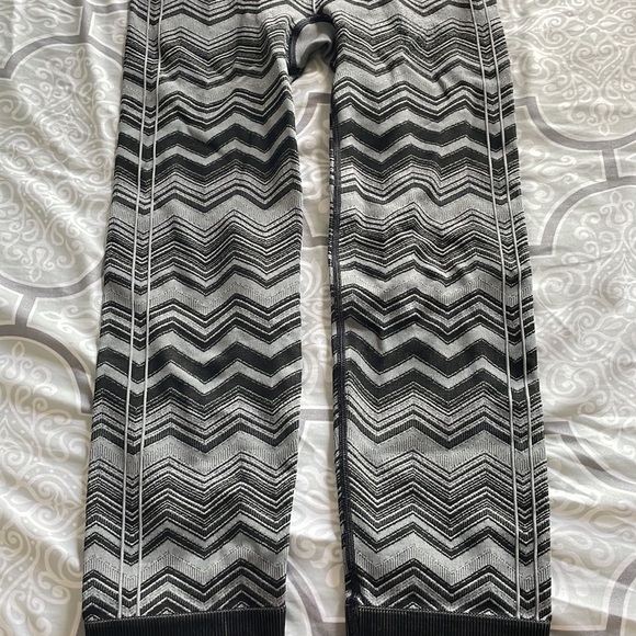 🪨 Lululemon Leggings 🪨 - Picture 3 of 11